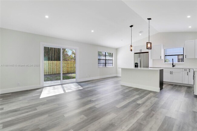 Building Photo - 143 Greentree Cir