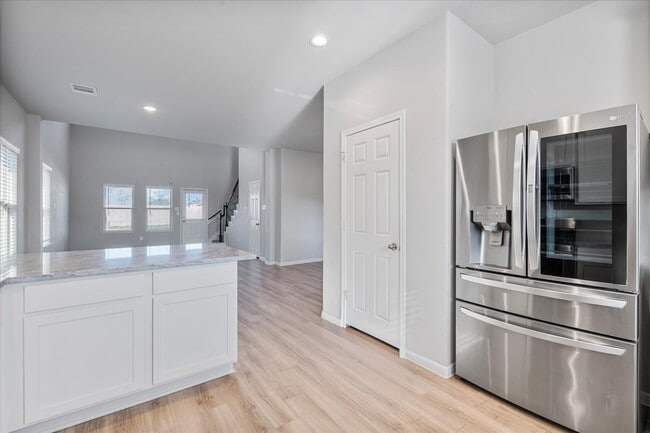 Building Photo - 10610 Scrub Oak Dr