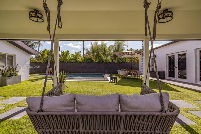 Building Photo - 901 NW 7th Street Rd