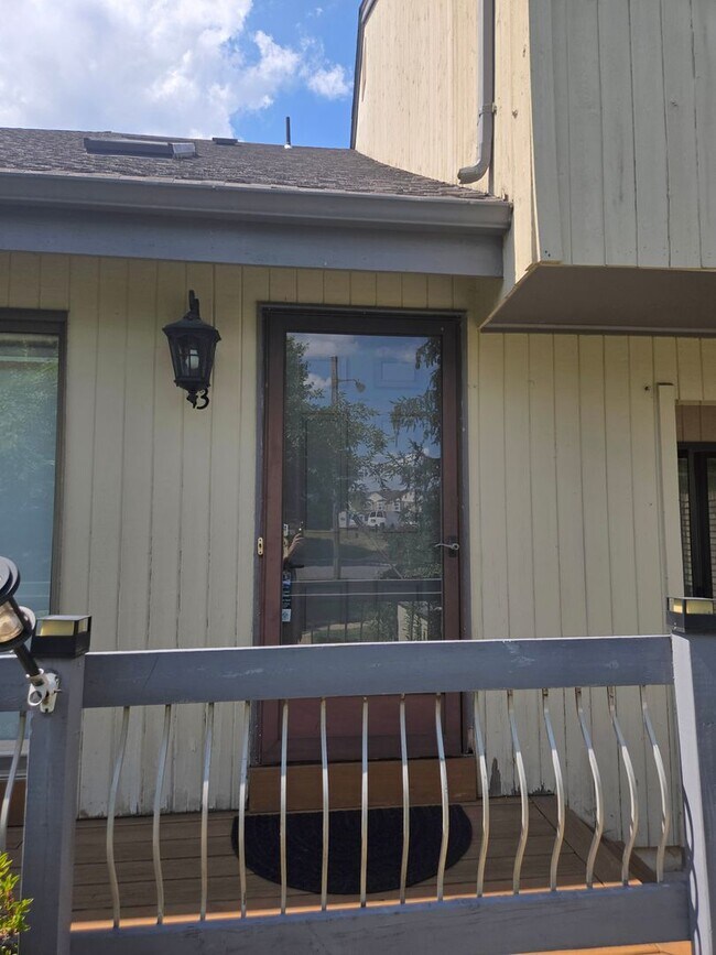 Building Photo - Amenities abound! Spacious, 2-bed & 2.5-ba...