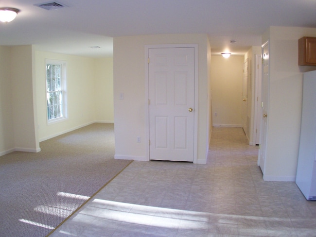 Building Photo - 4 Jessica Ln