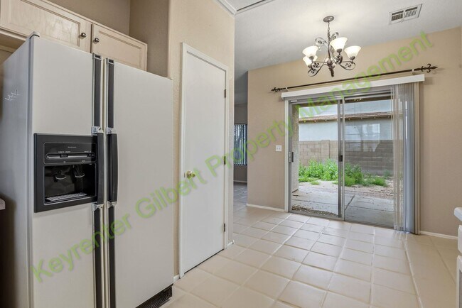 Building Photo - Gilbert 3-Bed / 2.5-Bath Home with Convenient Central Location