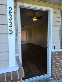 Building Photo - Large One Bedroom