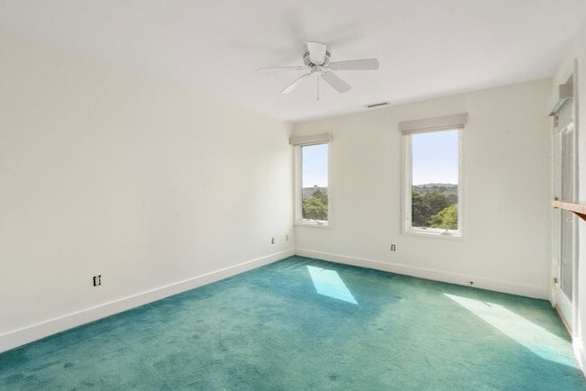 Building Photo - 225 Kenrick St