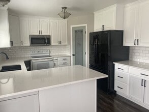 Building Photo - 2292 880 N