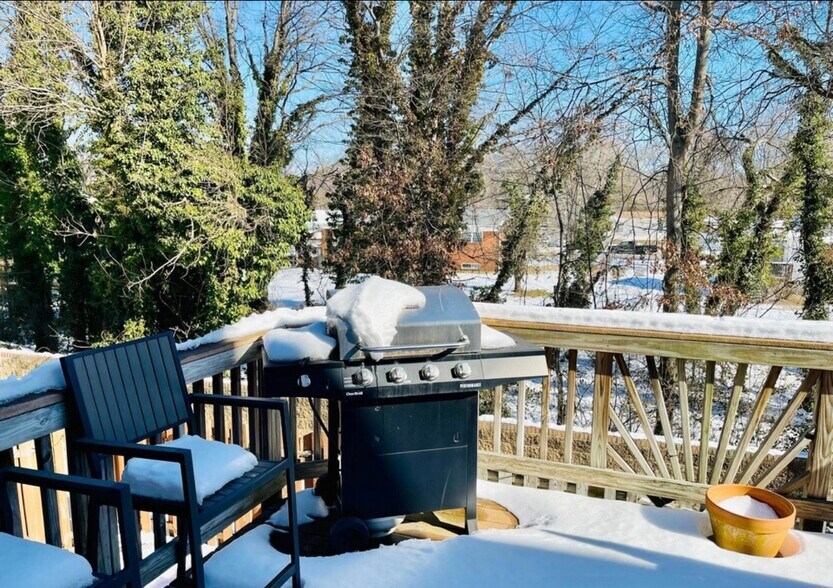 Building Photo - 7829 Gum Springs Village Dr