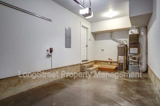Building Photo - 484 S Monmouth Ave