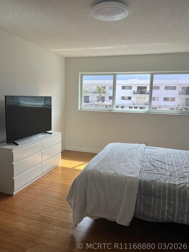 Building Photo - 3522 NE 171 St