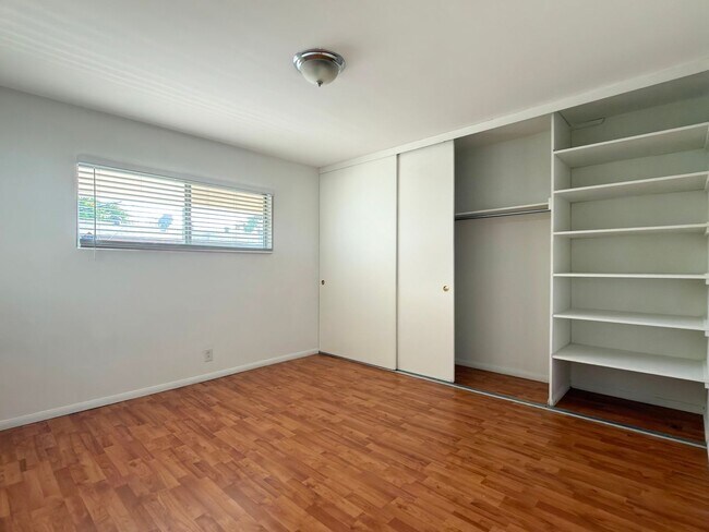 Building Photo - LB1702 (lease only)