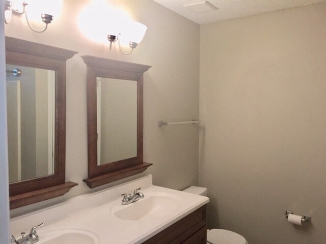 Building Photo - 1475 Chaseway Cir