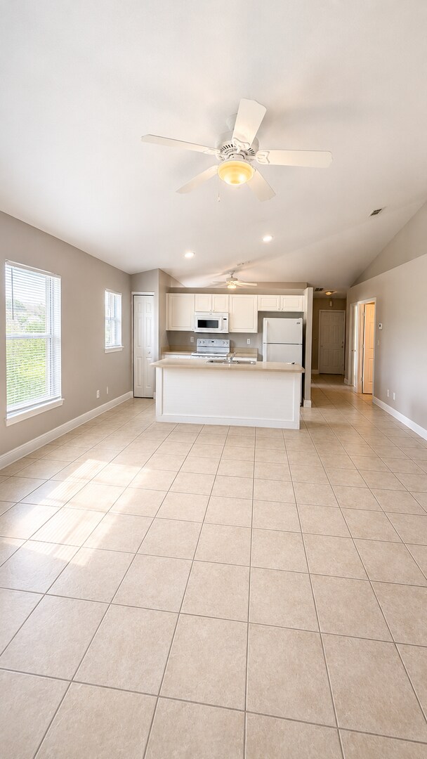 Building Photo - 2/2 + Den Available Now!