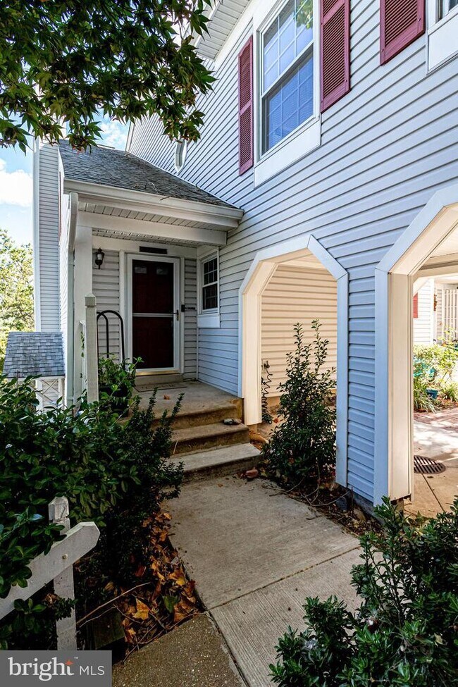 Building Photo - 2911 S Woodstock St