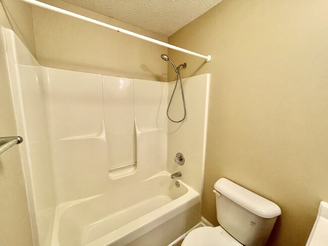 Building Photo - 4 bedroom, 3 bathroom Nest in Spring Lake