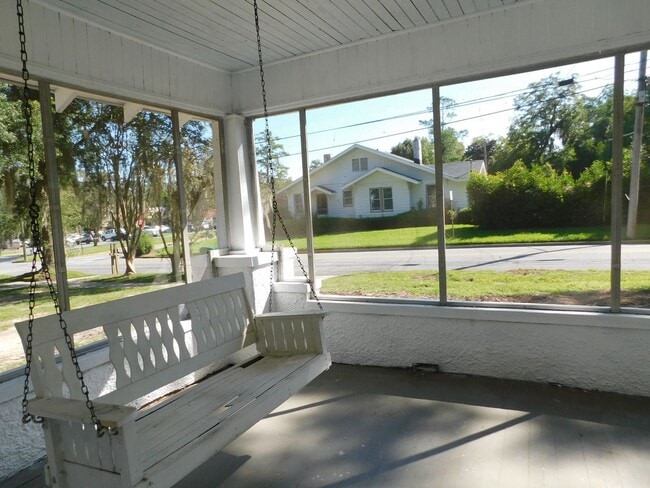 Building Photo - 2 Bedroom on Toombs