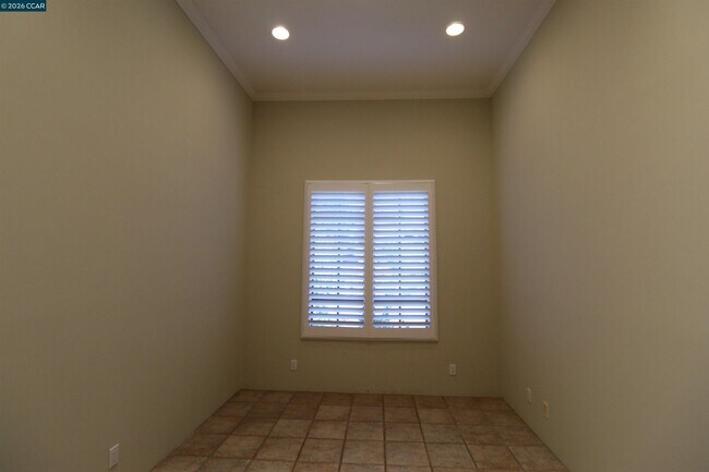 Building Photo - 348 Pheasant Run Dr