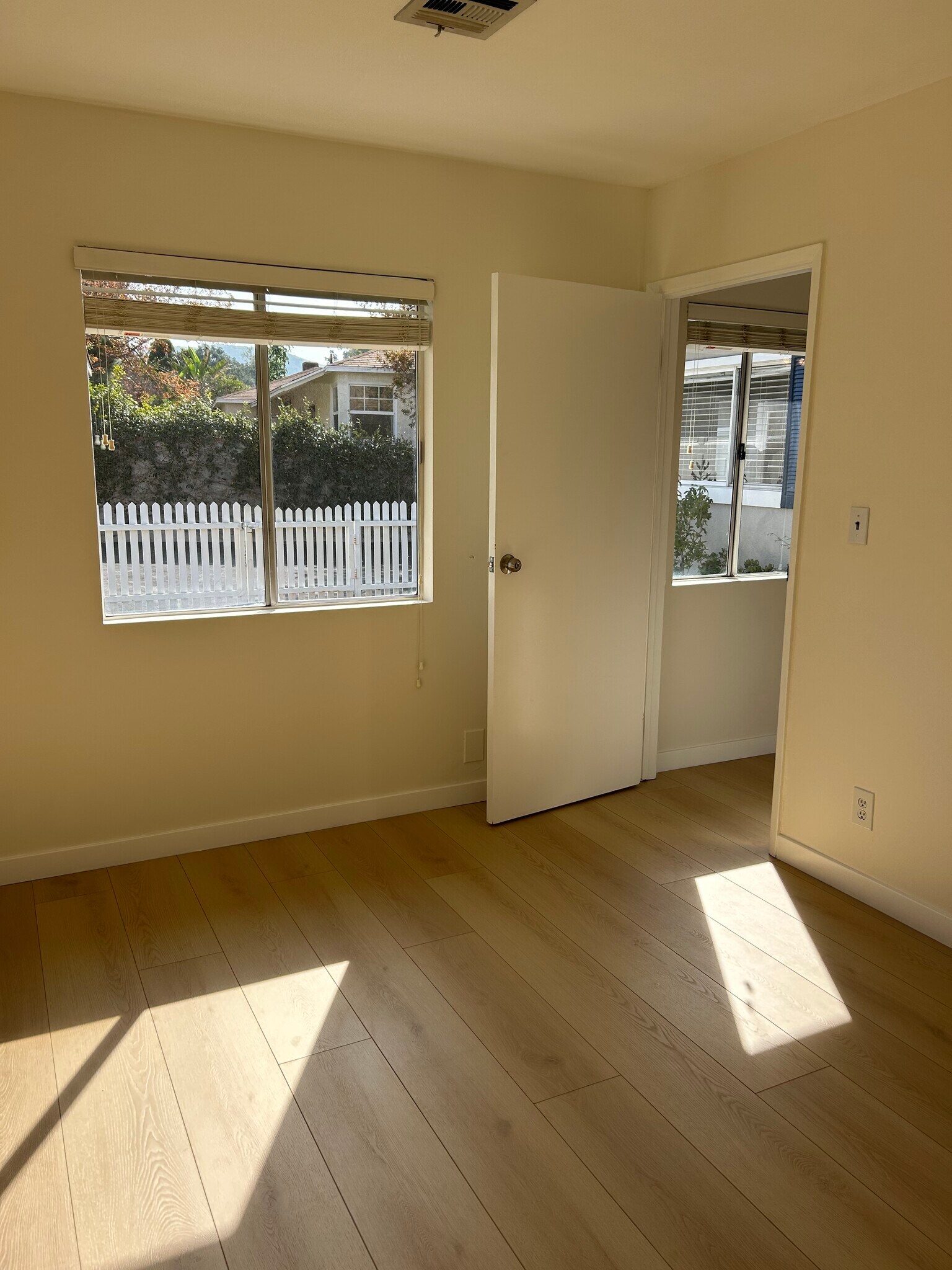 Bonus room - 10760 Russett Ave