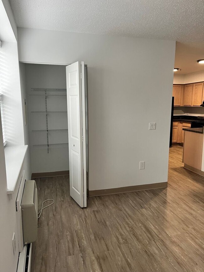 Building Photo - 35 Willow St