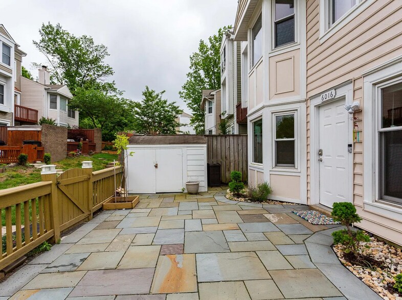 Building Photo - 6016 Sunset Ridge Ct