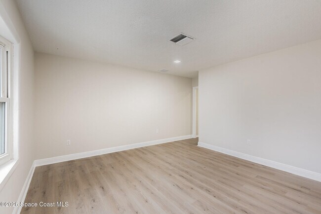 Building Photo - 1650 Leach Cir