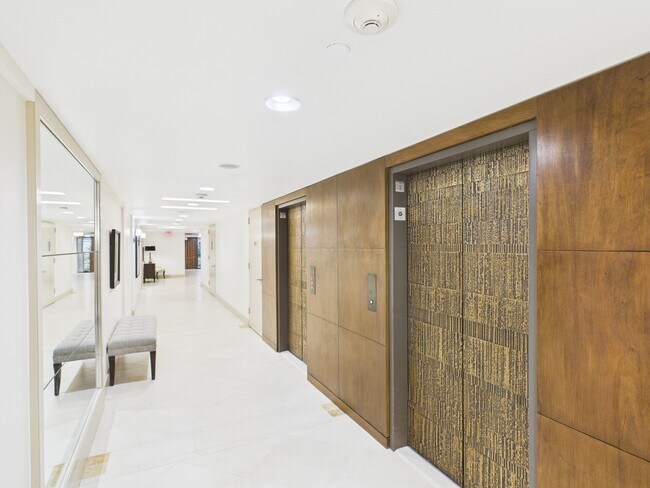 Building Photo - 5001 Woodway Dr