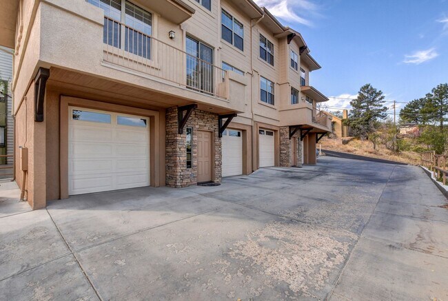 Building Photo - 221 Spring St