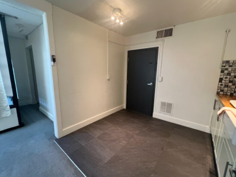 Building Photo - 416 E Main St