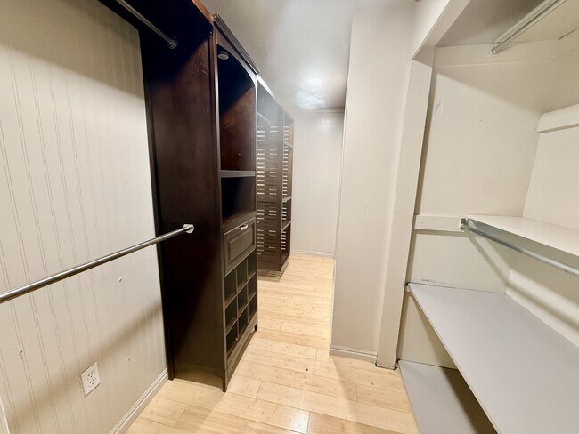 Building Photo - 1021 N 925 E St