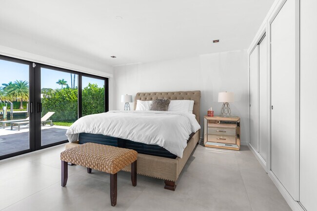 Building Photo - 273 Tropic Dr