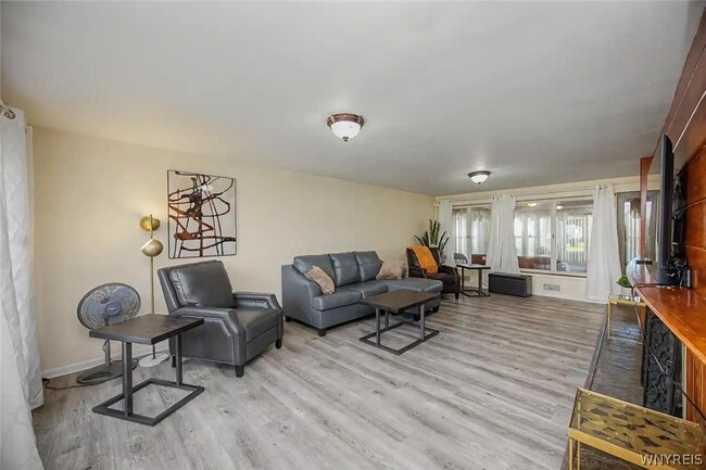 Building Photo - 9326 Rivershore Dr