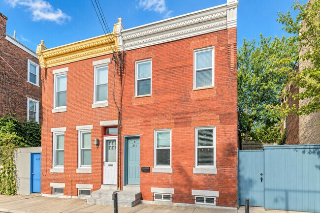 Building Photo - 611 Montrose St