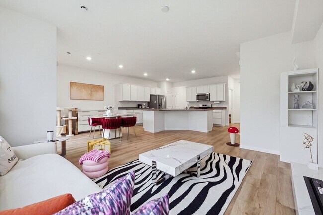 Building Photo - 5920 Hawkweed Dr