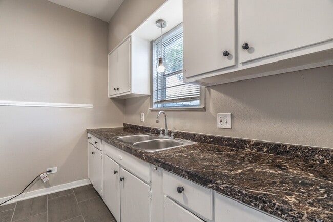 Building Photo - 206 Hoover Ave