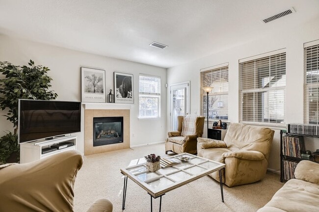 Building Photo - 2 bed, plus office - Ground Floor Condo - ...