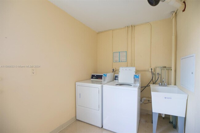 Building Photo - 3031 N Ocean Blvd