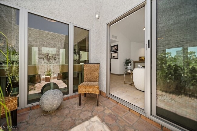 Building Photo - 3027 Bel Air Dr