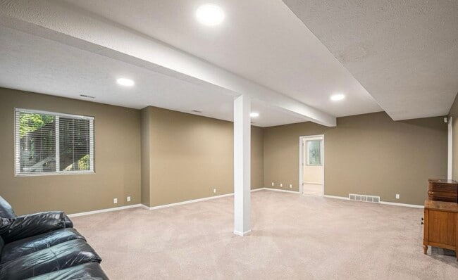 Building Photo - 4810 S 189th St