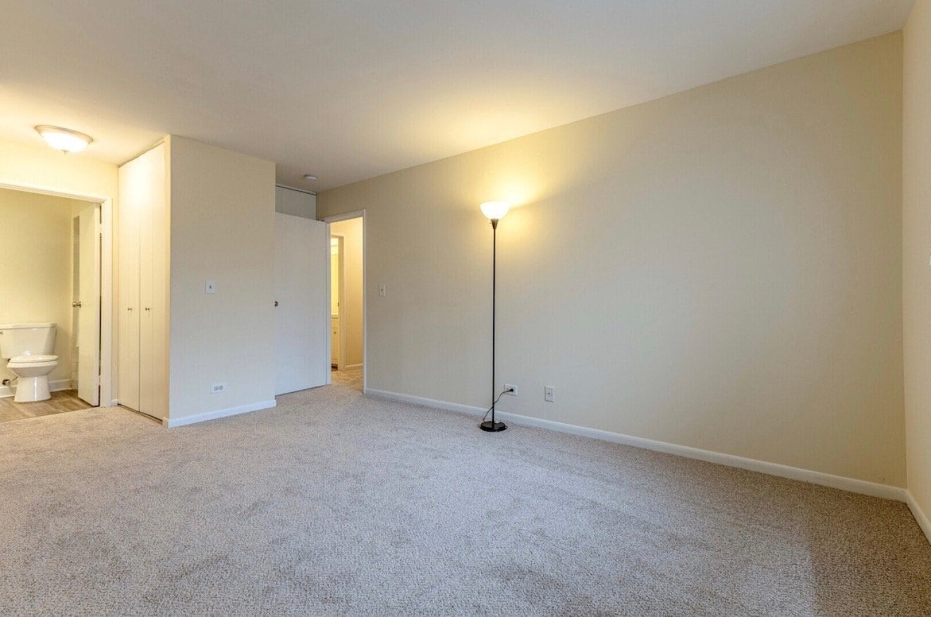 Building Photo - 3004 Roberts Dr