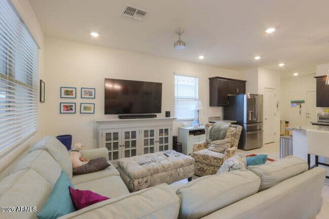Building Photo - 41575 W Saguaro Dr