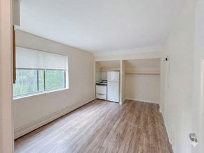 Building Photo - Quaint Affordable Studio in Townhome Community   All utilities included!