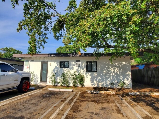Building Photo - 841 NW 5th Ave