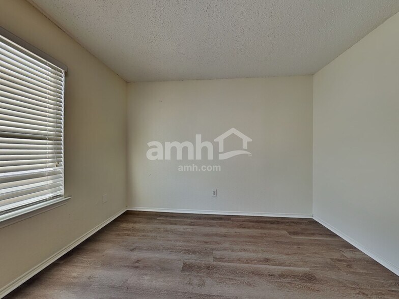 Building Photo - 108 Quail Meadows Ln