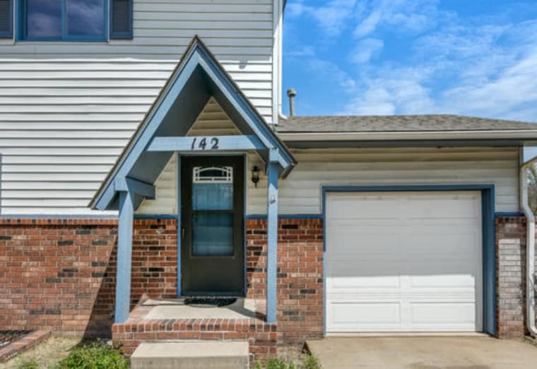 Building Photo - 142 E. Wood