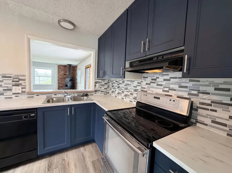 Building Photo - 413 Sherwood Dr W