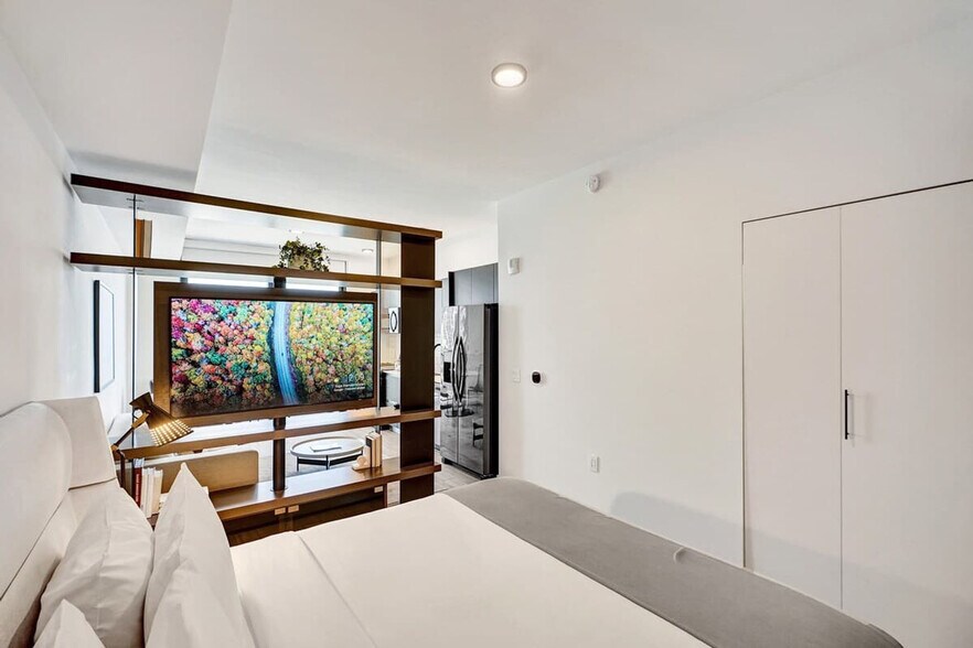 Building Photo - 398 NE 5th St