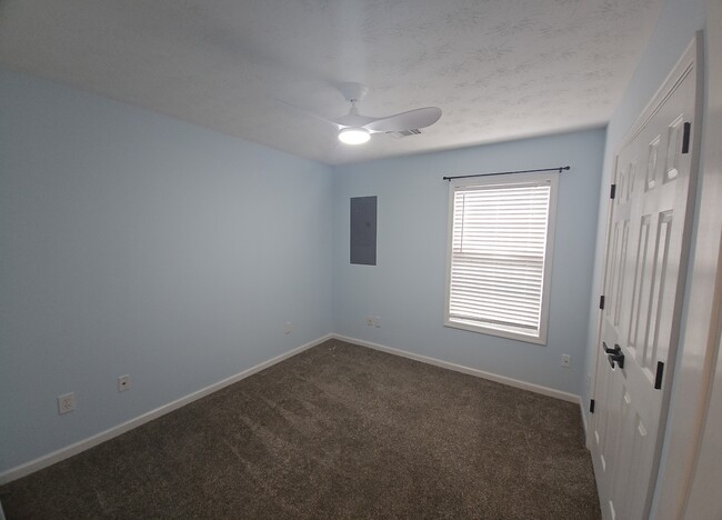 Building Photo - 817 Pine Hill Ct
