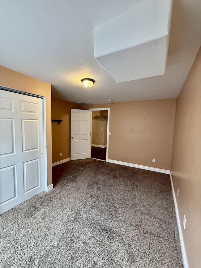 Building Photo - 4427 Lago Grande Dr
