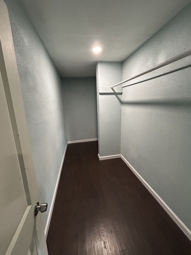 Building Photo - Cute and Cozy 2BR/1BA House