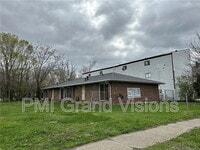Building Photo - 1624 N Water St