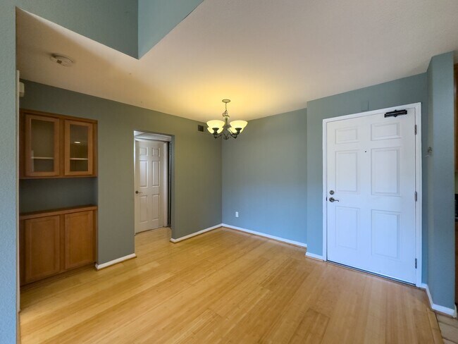 Building Photo - 7160 Shoreline Dr