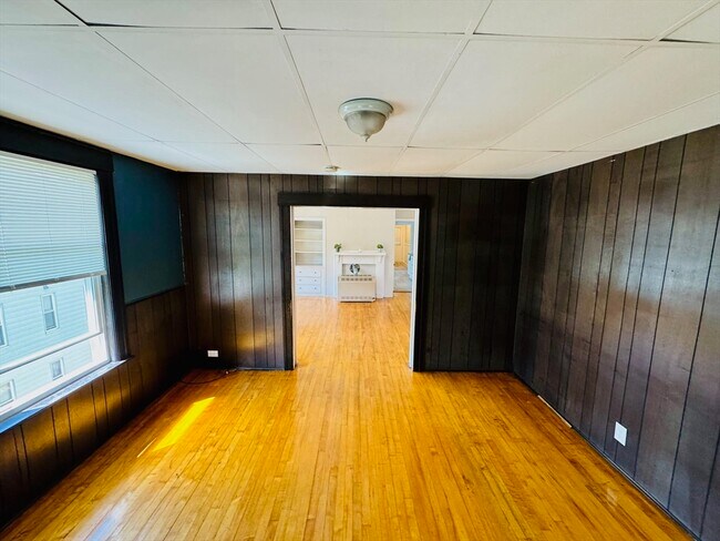 Building Photo - 20 Mann St